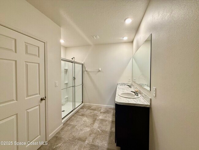 Building Photo - 135 Sorrento Dr