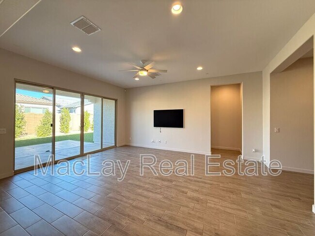 Building Photo - 2996 E Birdsong Ave