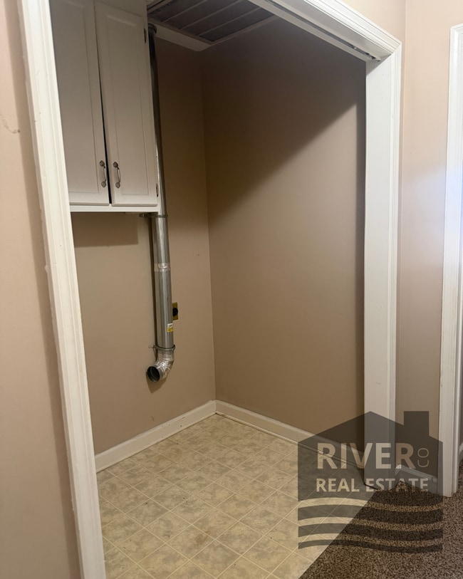 Building Photo - 212 Woodcastle Dr