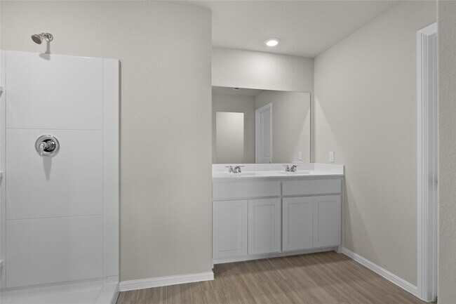 Building Photo - 552 Crestridge Dr N