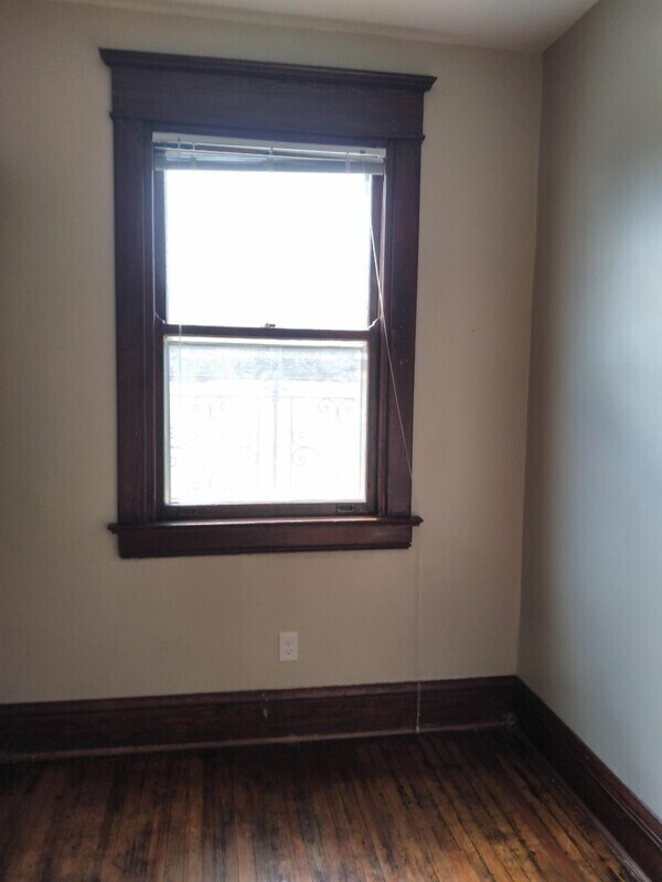 Building Photo - 602 W 3rd St