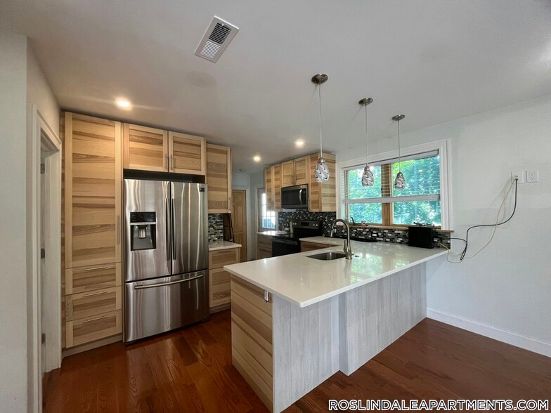 Building Photo - 4350 Washington St