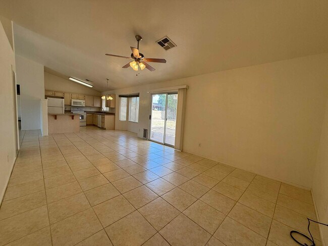 Building Photo - 3913 W Morelos St