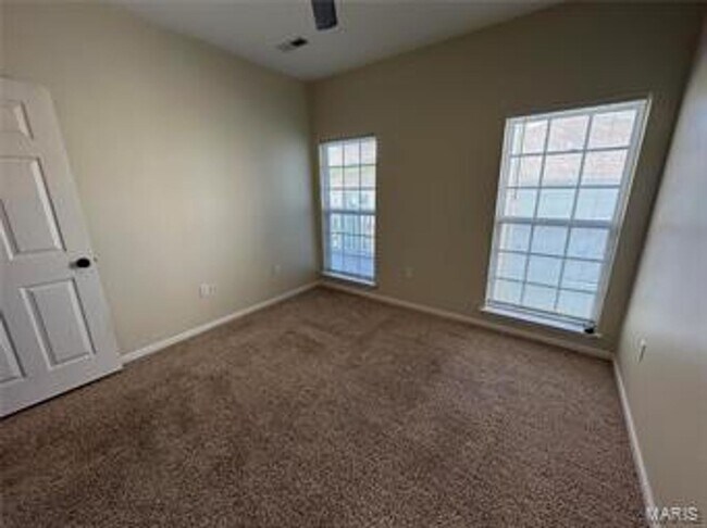 Building Photo - Beautiful Condo in Mehlville