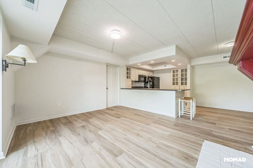 Building Photo - 505 Deer Run