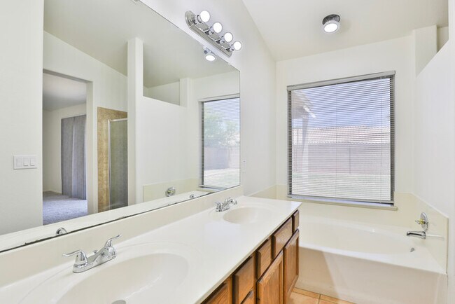 Building Photo - Clemente Ranch 4 bedroom