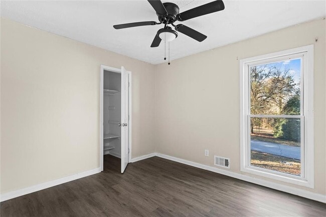 Building Photo - 658 Hunt Station Dr