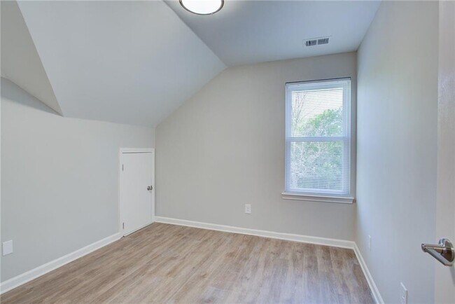 Building Photo - 1173 Arlington Ave SW