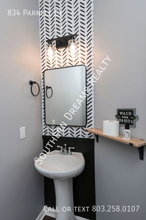 Building Photo - 834 Parnell Ct