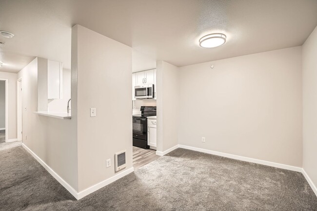 Building Photo - Updated 2 Bed Renton Ridge Condo; A Great ...