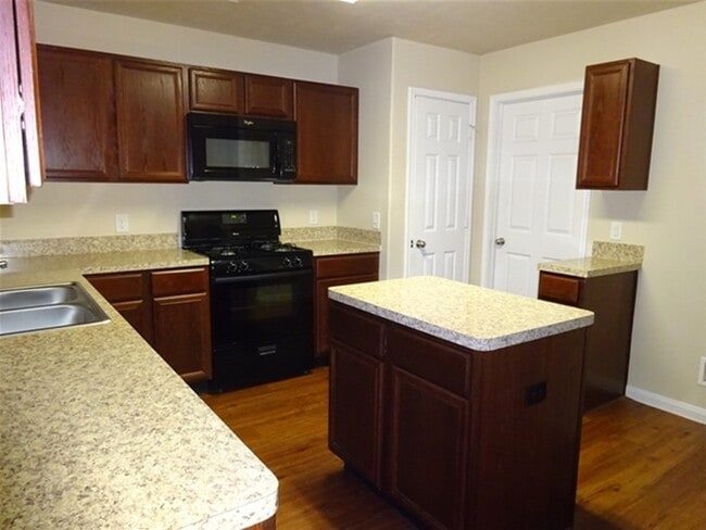 Building Photo - 2710 Bammelwood Dr