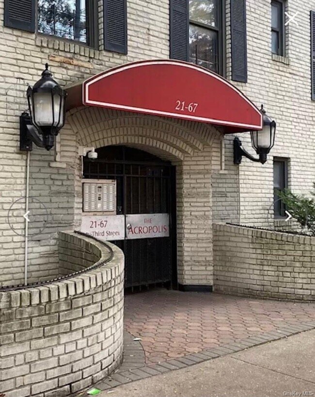 Primary Photo - 21-67-67 33rd St