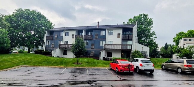 Building Photo - 806 Stratford Dr