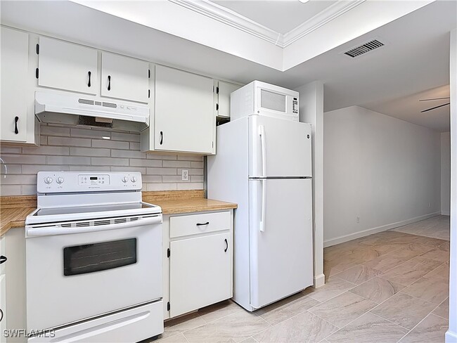 Building Photo - 28120 Pine Haven Way