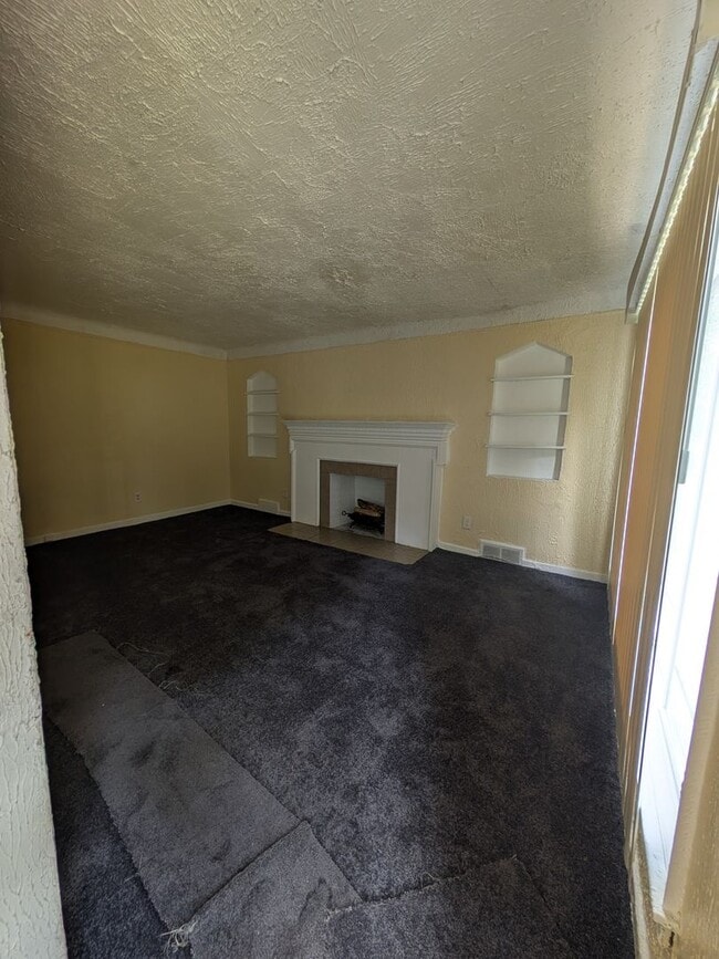 Building Photo - 3 bedroom 1 bath Detroit westside near 8 m...