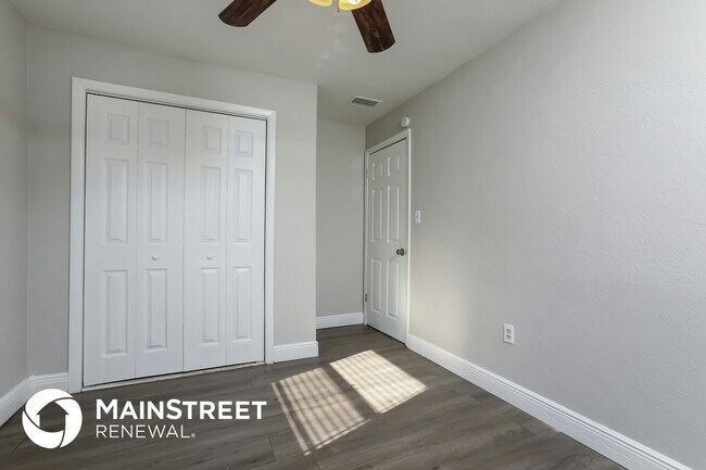 Building Photo - 805 Terry Lynn Dr