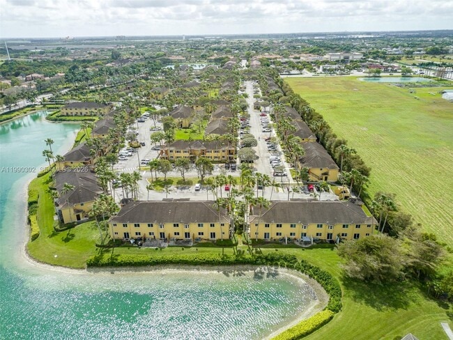 Building Photo - 935 NE 33rd Terrace