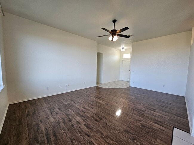 Building Photo - (3) Bed/(2) Bath East Norman Avail NOW!