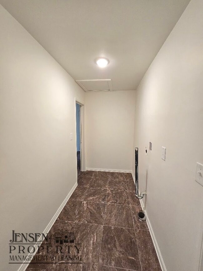 Building Photo - R698