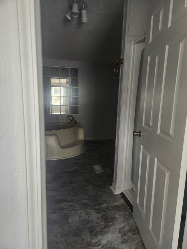 Building Photo - 124 Maynor Ln