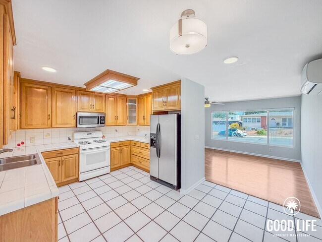 Building Photo - SD: 2BD/1BA Home in La Mesa with Turf Yards, Large Backyard, W/D & 2-Car Garage