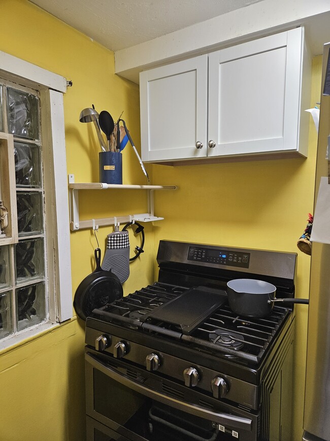 Building Photo - 1263 Grotto St