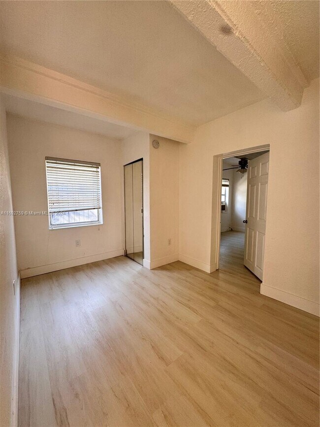 Building Photo - 2 bedroom in Dania FL 33004