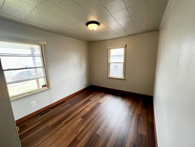 Building Photo - 2520 SW 45th St