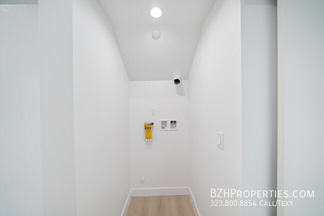 Building Photo - 5655 Case Ave