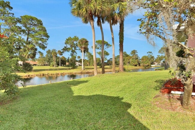 Building Photo - 3/2.5 in Pelican Bay