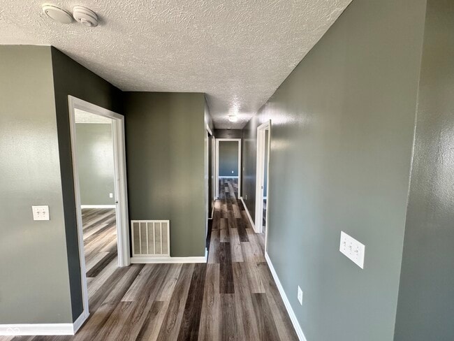 Building Photo - 3658 Pickwick Cir