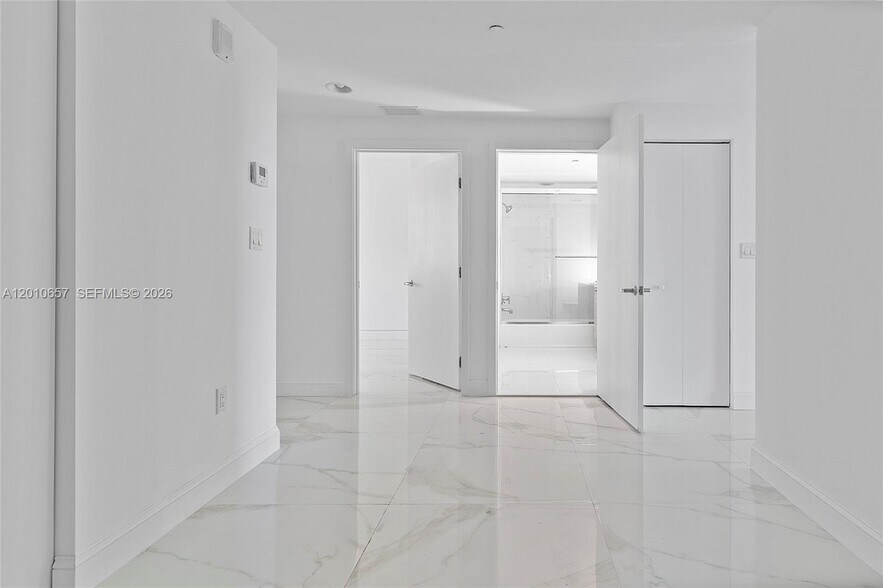 Building Photo - 16385 Biscayne Blvd