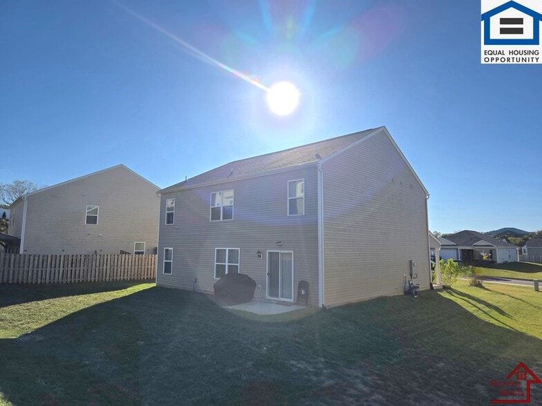 Building Photo - 228 Newman Cir