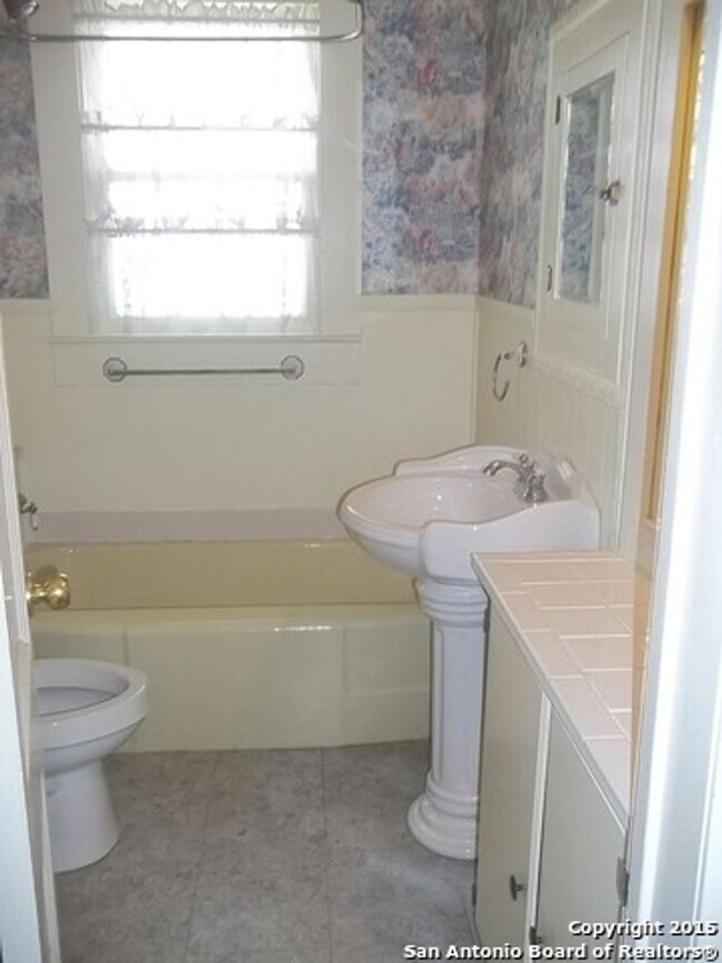 Building Photo - HOUSE AVAILABLE NOW