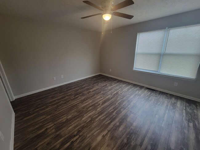 Building Photo - 30 Leah Ct 4BR/2.5BA (Hamilton)