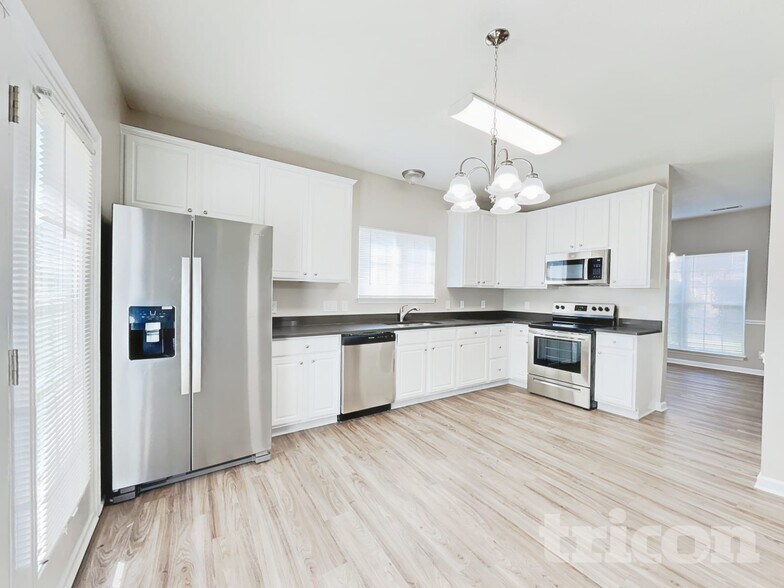Building Photo - 4616 Village Square Ct