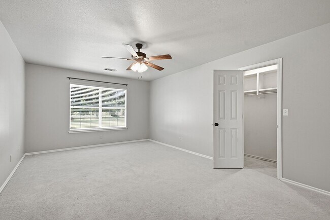 Building Photo - 408 W Fairway Ct