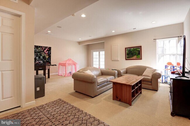 Building Photo - 43395 Briar Creek Terrace