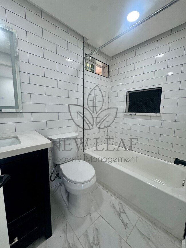 Building Photo - COZY 2BEDROOM IN THE HEART OF CLAREMONT