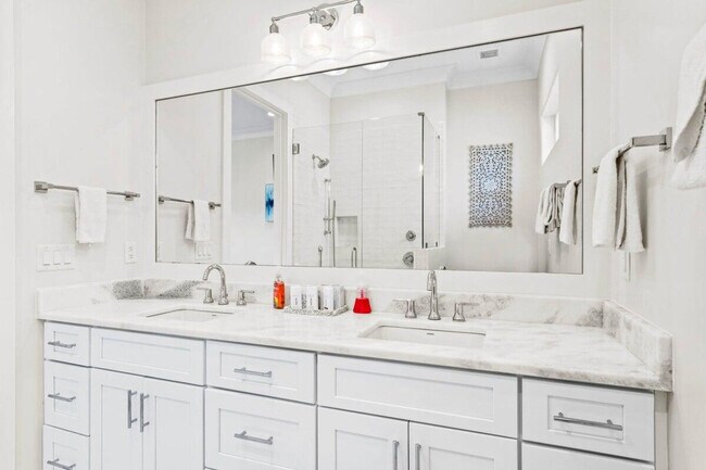 Building Photo - 17 Sunset Key Ct