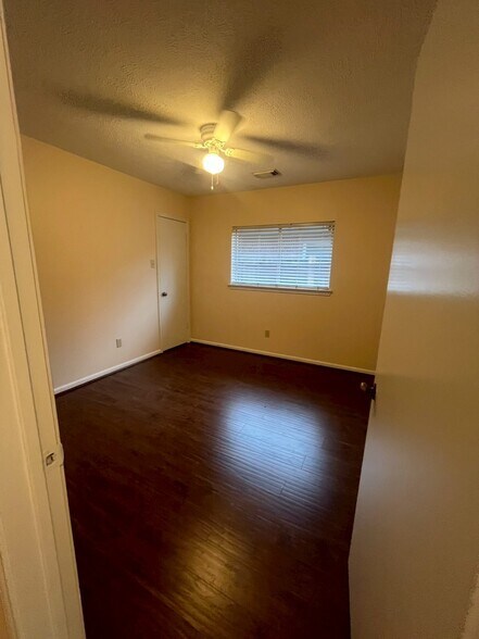 Building Photo - 4823 Pecan Grove Dr