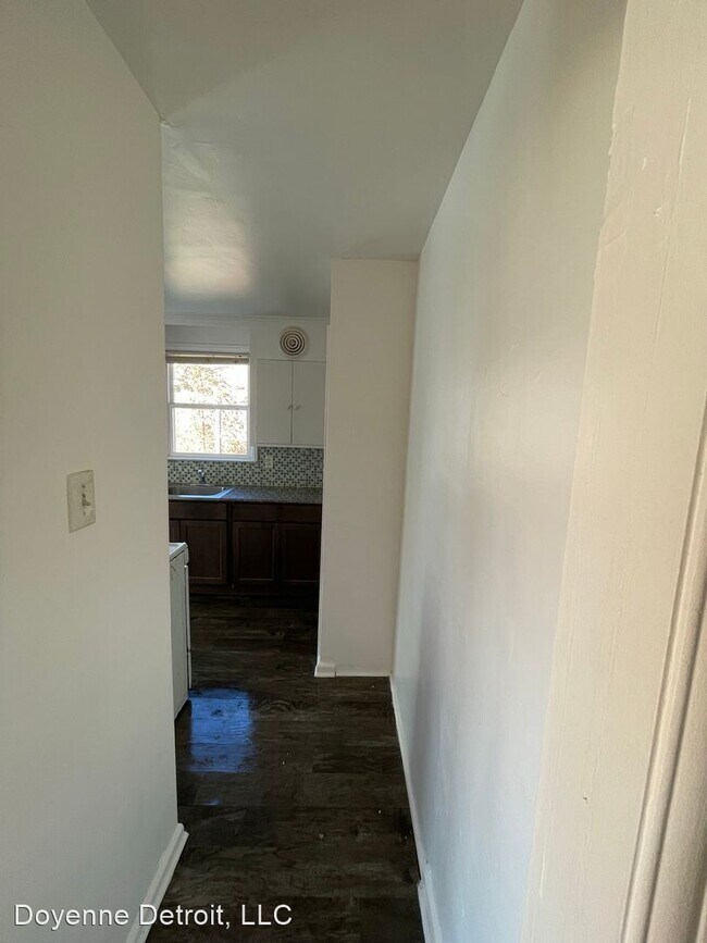 Building Photo - 3 br, 1 bath House - 18412 Glastonbury