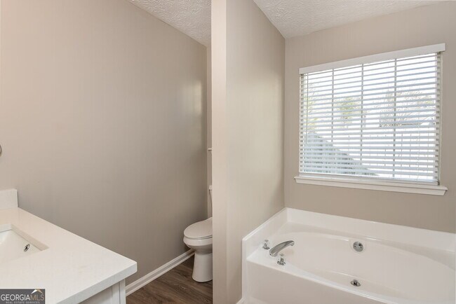 Building Photo - 4949 Lake Park Ln