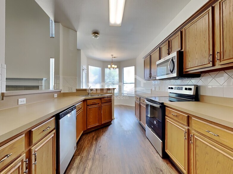 Building Photo - 7017 Chaucer Dr
