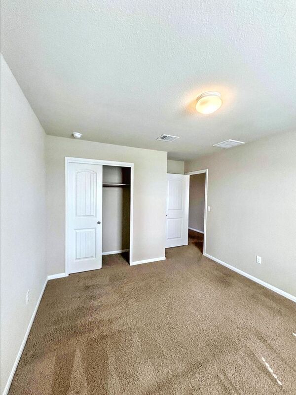Building Photo - 215 Cibolo Creek Dr