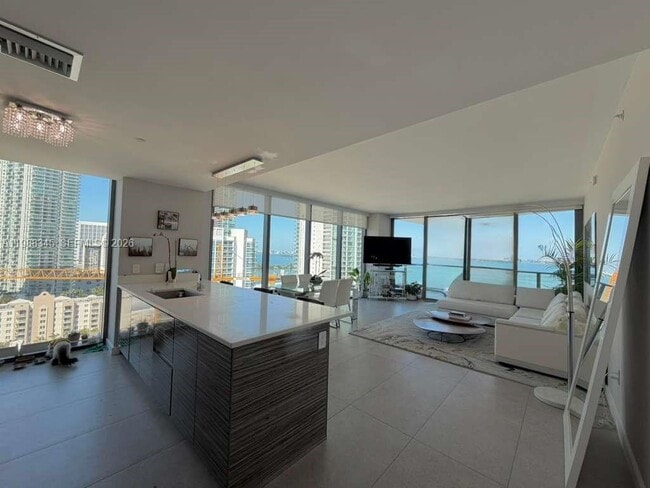 Building Photo - 460 NE 28th St