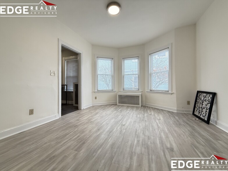 Building Photo - 76 Antwerp St