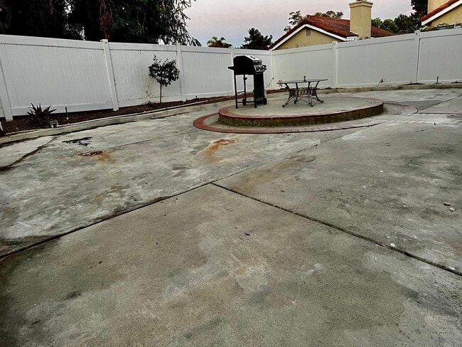 Building Photo - 1370 Montego Ct