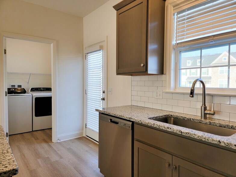 Building Photo - 2459 Spring Water Cir