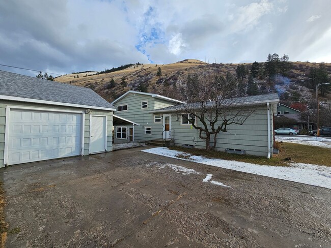 Building Photo - Single Family Home - Lower Rattlesnake